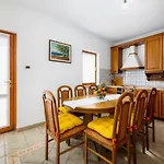 5240 For 8 Pers Bei Labin Nyaraló *