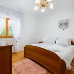 5240 For 8 Pers Bei Labin Nyaraló *