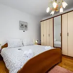 Nyaraló 5240 For 8 Pers Bei Labin Rabac