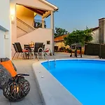 5240 For 8 Pers Bei Labin Nyaraló Rabac