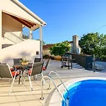 5240 For 8 Pers Bei Labin Nyaraló *