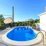 5240 For 8 Pers Bei Labin Nyaraló Rabac