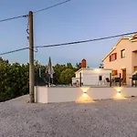 5240 For 8 Pers Bei Labin Nyaraló Rabac