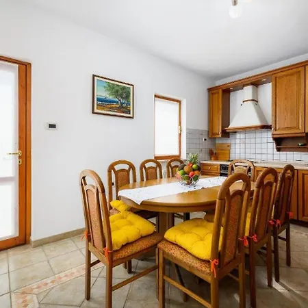 5240 For 8 Pers Bei Labin Casa de Férias *