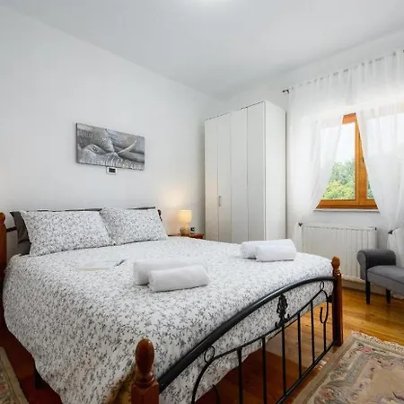 5240 For 8 Pers Bei Labin Casa de Férias