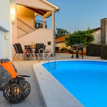 5240 For 8 Pers Bei Labin Casa de Férias Rabac