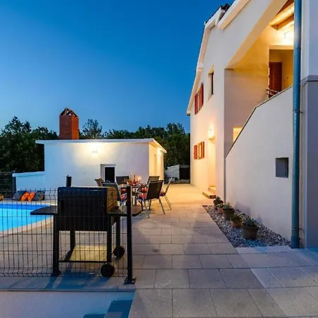 5240 For 8 Pers Bei Labin Casa de Férias Rabac