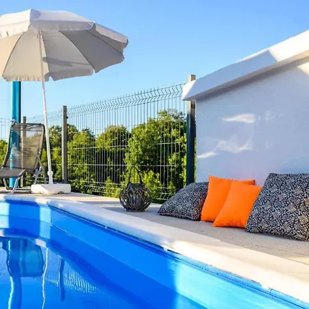 5240 For 8 Pers Bei Labin Casa de Férias