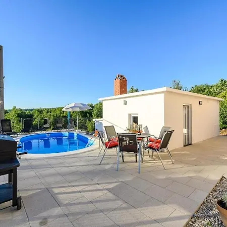 Casa de Férias 5240 For 8 Pers Bei Labin