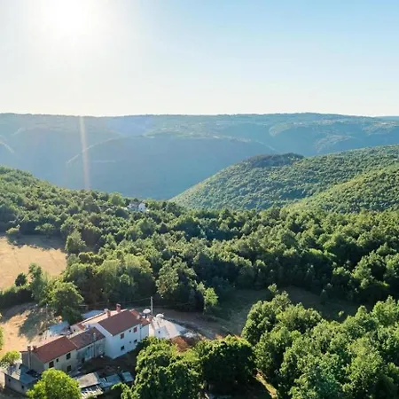5240 For 8 Pers Bei Labin Nyaraló Rabac
